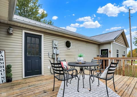 Outdoor living area at 22304 Craig Avenue, Noblesville, IN