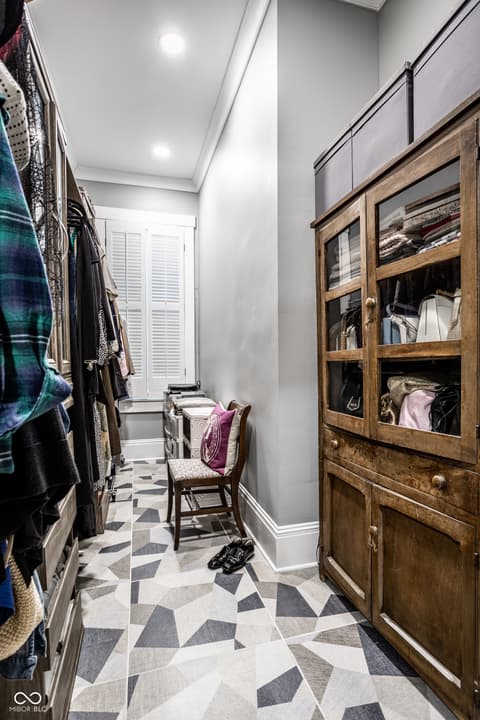 Walk In Closets — 1514 N College Avenue, Indianapolis, IN