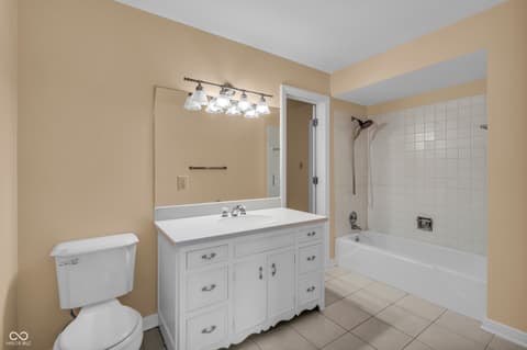 Photo of 6047 Brokenhurst Road, Indianapolis, IN