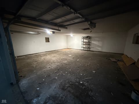 Garage at 7050 Rockville Road, Indianapolis, IN