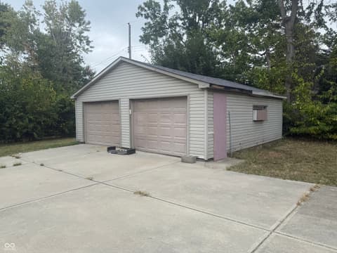 Garage at 7050 Rockville Road, Indianapolis, IN