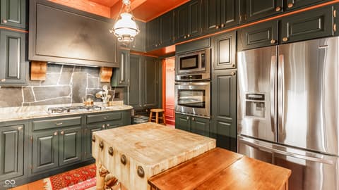 Photo of 914 S Center Street, Terre Haute, IN