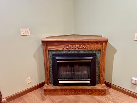 Fireplace — 1564 W County Road 1050 S, Cloverdale, IN