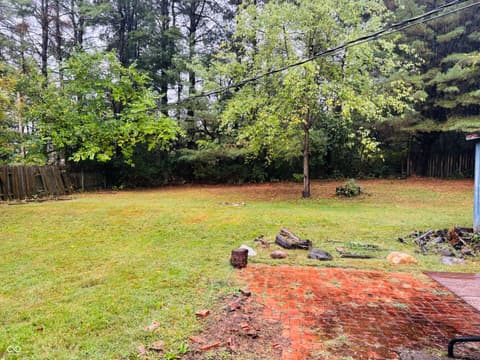 Yard at 875 W Malone Drive, Connersville, IN