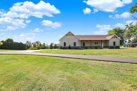 Photo of 10618 N 300 E, Morristown, IN