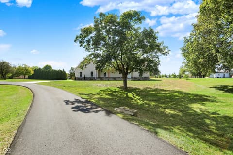 Photo of 10618 N 300 E, Morristown, IN