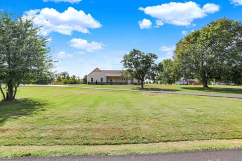 Photo of 10618 N 300 E, Morristown, IN