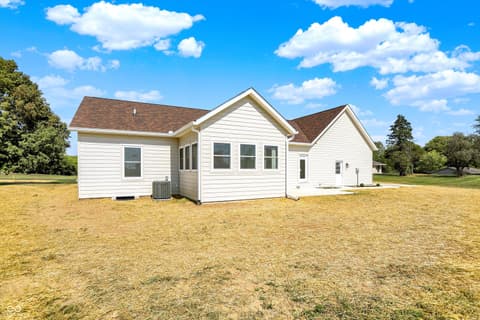 Photo of 10618 N 300 E, Morristown, IN