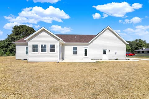 Photo of 10618 N 300 E, Morristown, IN