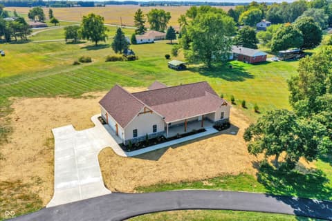 Photo of 10618 N 300 E, Morristown, IN