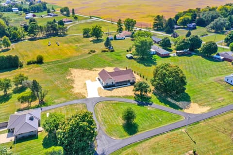 Photo of 10618 N 300 E, Morristown, IN