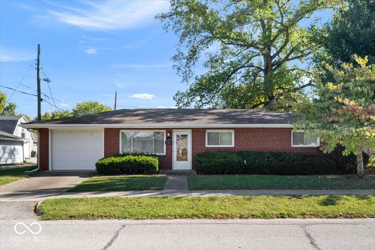 Photo of 325 N Center Street, Plainfield, IN