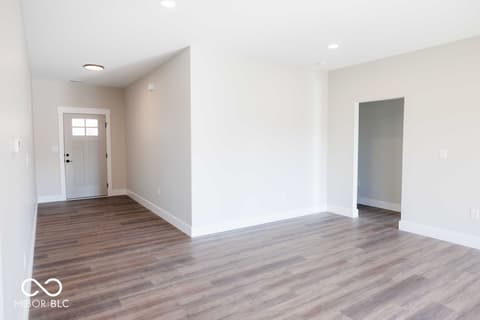Foyer at 110 Pin Oak Road, Spencer, IN