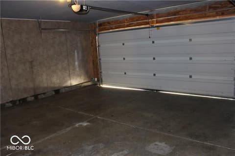 Garage at 3652 Lacebark Drive, Indianapolis, IN