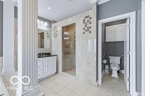 Bathroom at 7105 W Saint Andrews Avenue, Yorktown, IN