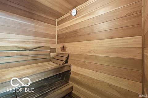 Sauna — 7105 W Saint Andrews Avenue, Yorktown, IN
