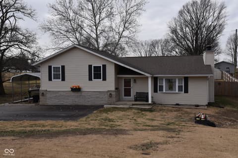 Front exterior at 9 Locksley Court, Bedford, IN