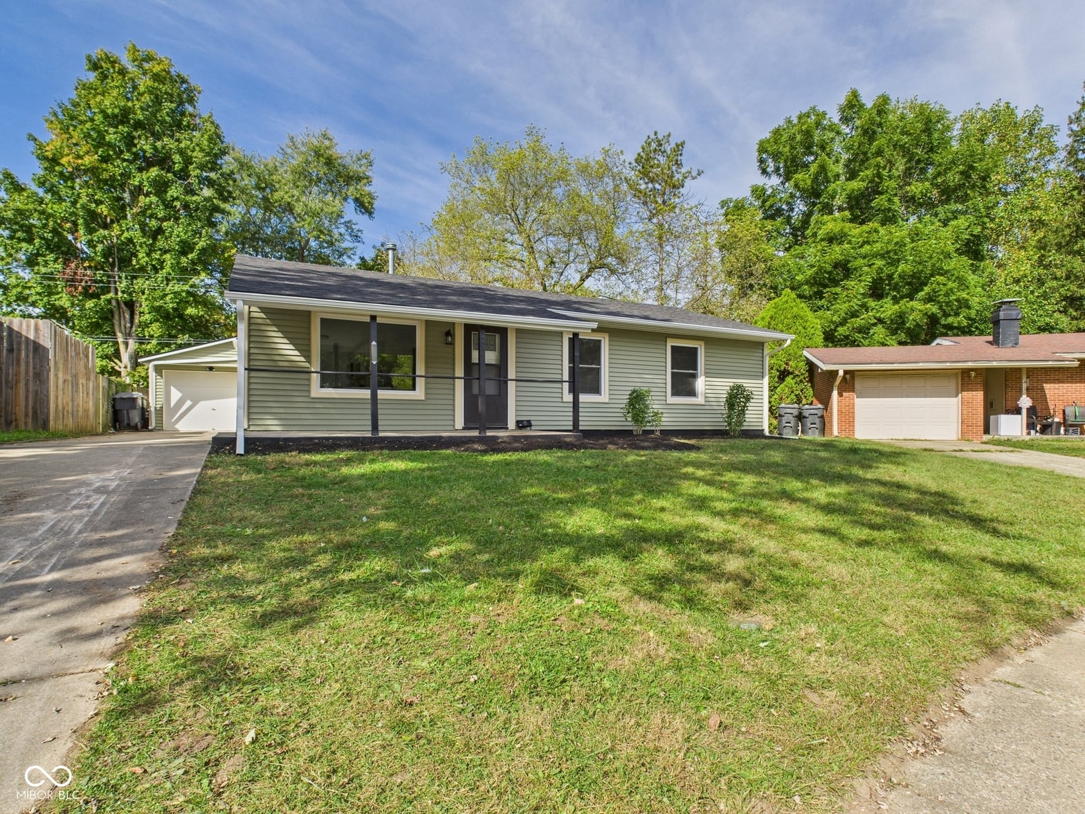 Photo of 407 Crestview Court, Chesterfield, IN