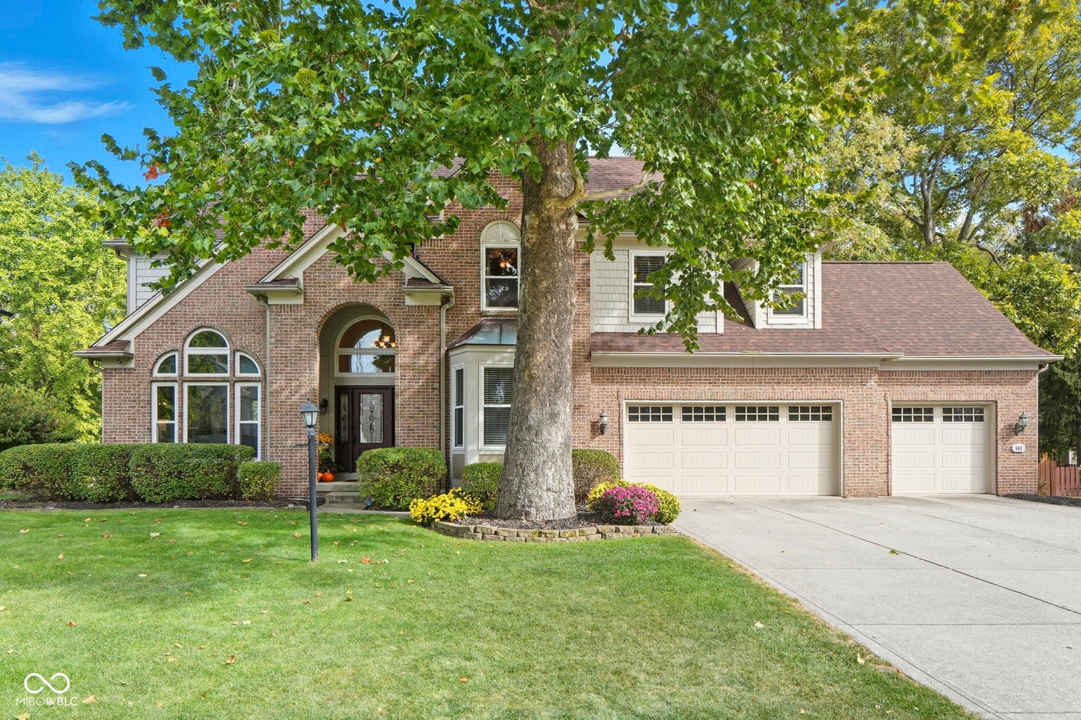 Photo of 141 E Columbine Lane, Westfield, IN