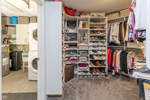Walk In Closets — 333 Massachusetts Avenue, Indianapolis, IN