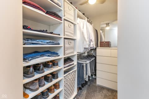 Walk In Closets — 333 Massachusetts Avenue, Indianapolis, IN