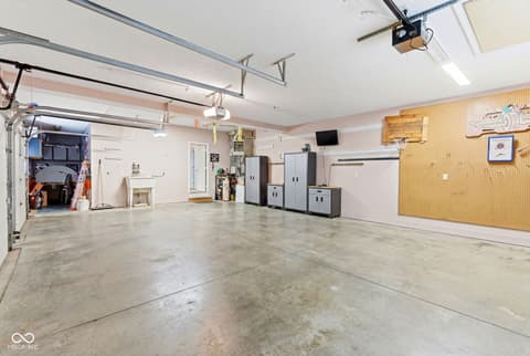 Garage at 5773 Station Hill Drive, Avon, IN