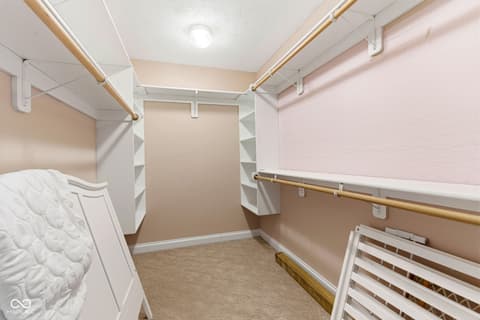 Walk In Closets — 5773 Station Hill Drive, Avon, IN