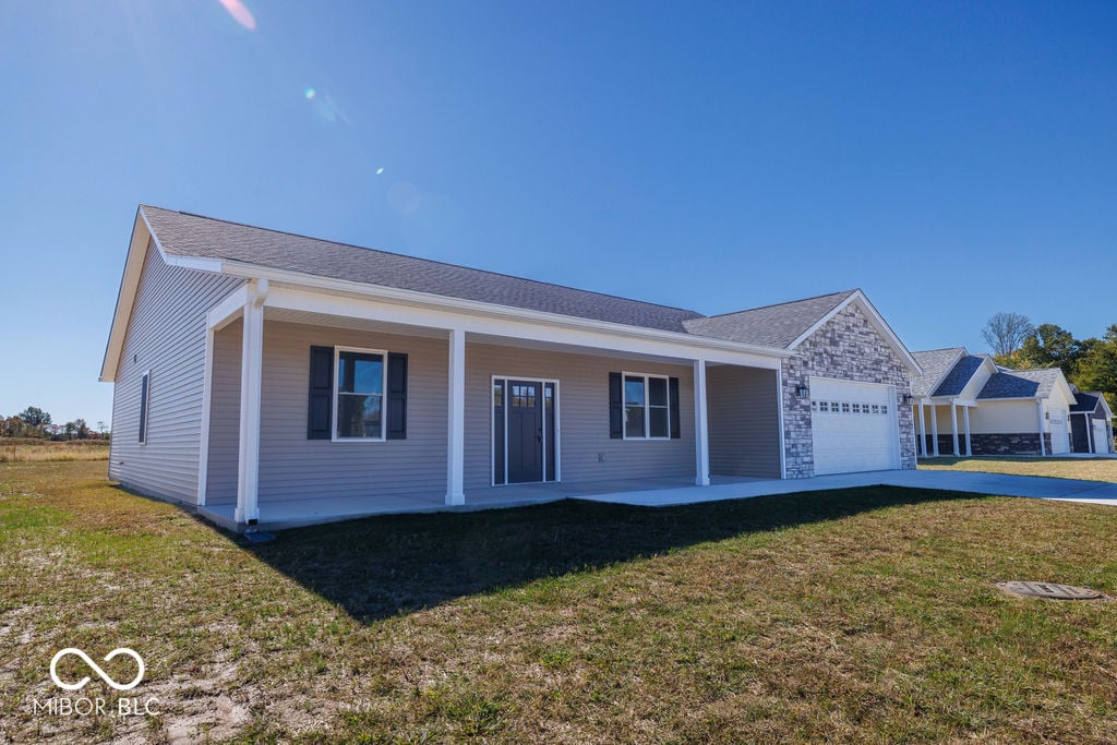 Front exterior at 106 Pin Oak Road, Spencer, IN