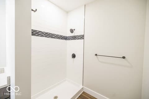 Primary bathroom at 106 Pin Oak Road, Spencer, IN