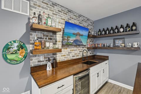 Bar — 693 McNamara Court, Carmel, IN