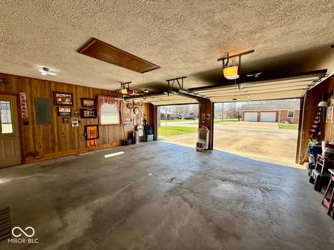 Garage at 1403 N Walnut Street, Brazil, IN