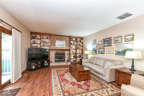 Family room at 913 Timber Creek Drive, Indianapolis, IN