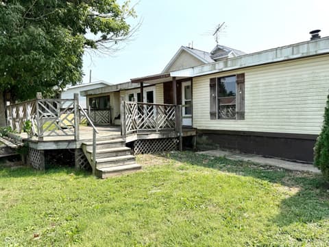 Front exterior at 206 E Adams Street, Darlington, IN