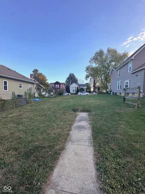 Yard at 226 E Central Avenue, Greensburg, IN