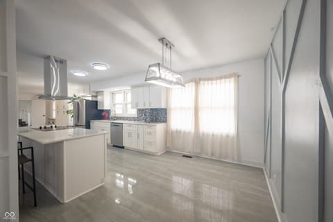 Photo of 8404 Oaklandon Road, Indianapolis, IN