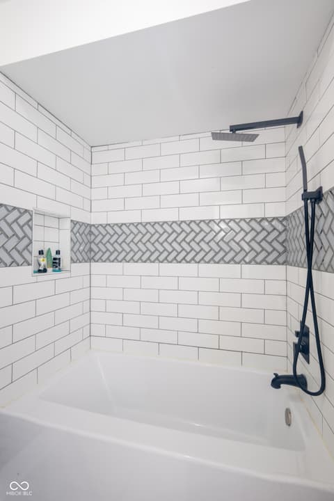 Photo of 8404 Oaklandon Road, Indianapolis, IN