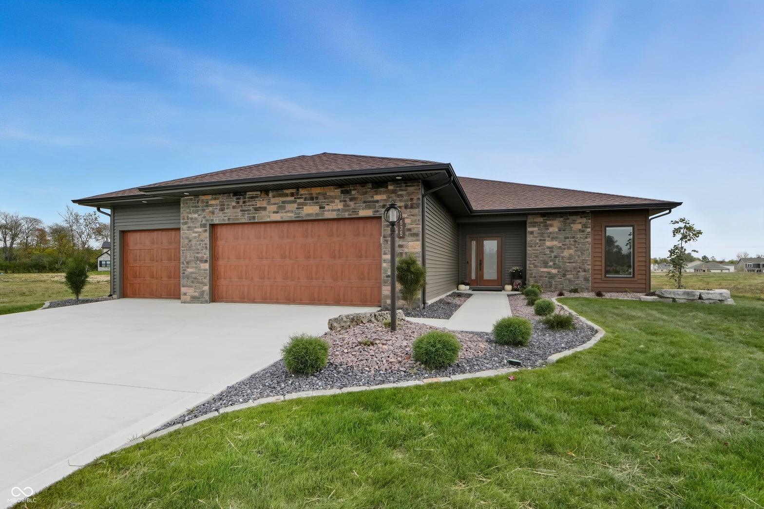 Front exterior at 535 Ridley Park Way, Huntertown, IN