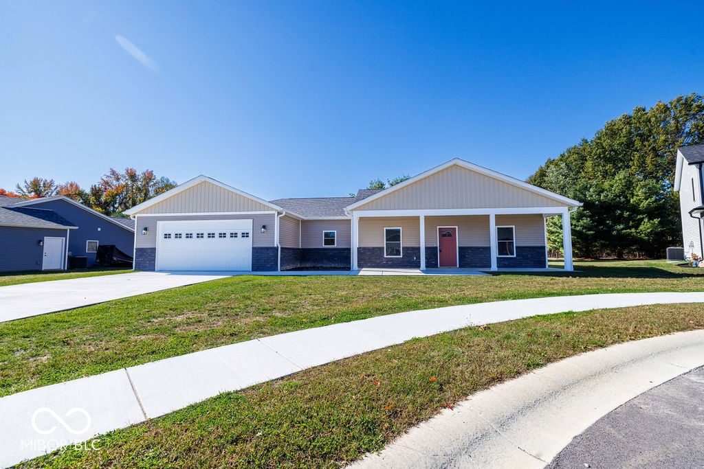 Front exterior at 534 E Dogwood Court, Spencer, IN