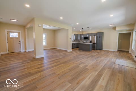 Living room at 534 E Dogwood Court, Spencer, IN