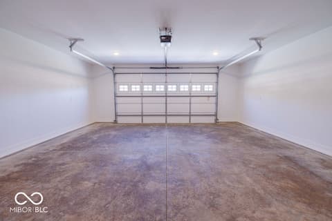 Garage at 534 E Dogwood Court, Spencer, IN