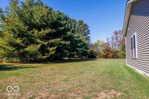 Yard at 534 E Dogwood Court, Spencer, IN