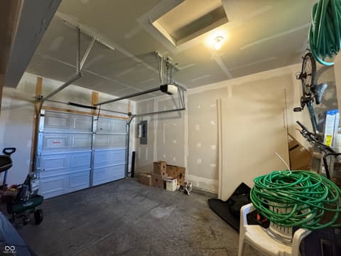Garage at 7235 Wilshire Way, Avon, IN