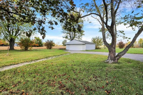 Yard at 3820 W Us Highway 40, Greenfield, IN