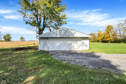 Garage at 3820 W Us Highway 40, Greenfield, IN