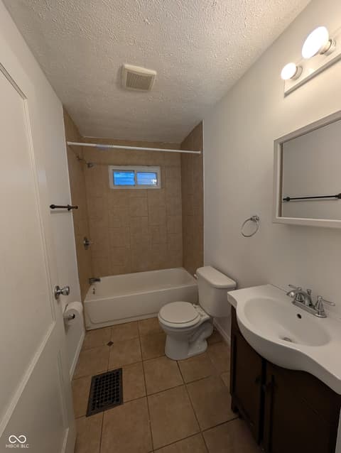 Photo of 925 N Chester Avenue, Indianapolis, IN