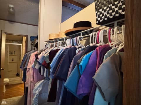 Walk In Closets — 7710 E 720 S, Carbon, IN