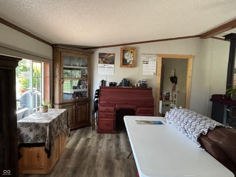 Living room at 7710 E 720 S, Carbon, IN