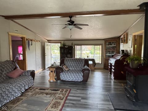 Living room at 7710 E 720 S, Carbon, IN