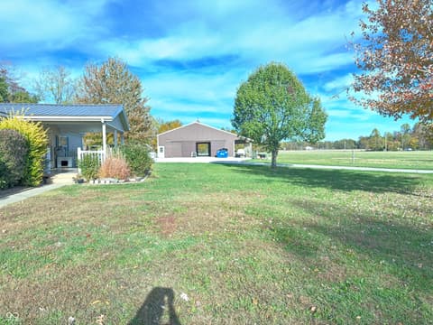 Yard at 7710 E 720 S, Carbon, IN