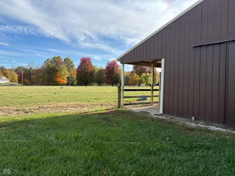 Yard at 7710 E 720 S, Carbon, IN